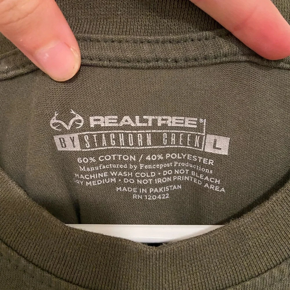 NWOT |‎ REALTREE men’s decal tshirt — large - Picture 2 of 5